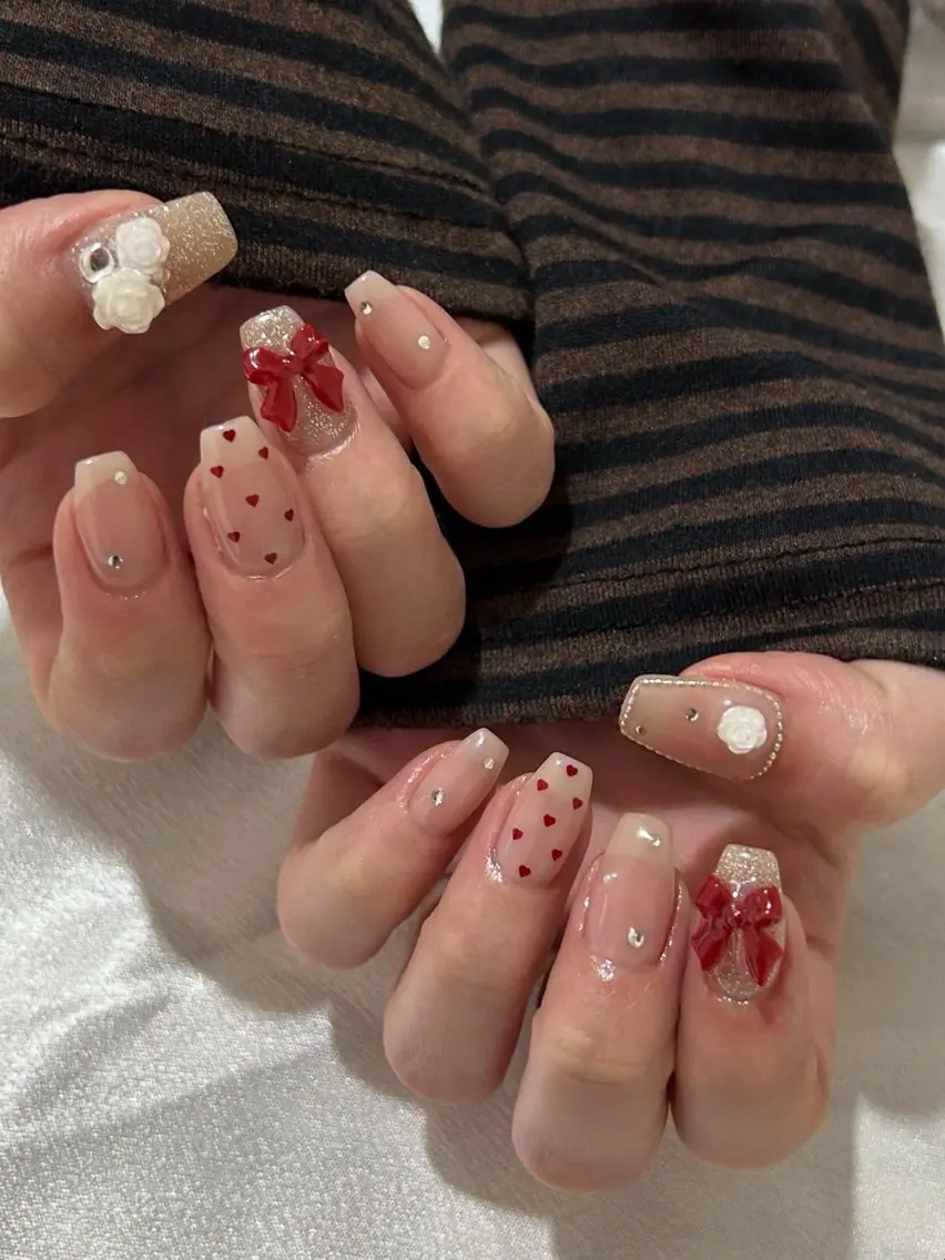 ネイル ボルドー カジュアル 成人式 ドット フレンチネイル ハンドネイル ハンドケア lylynail YUUKAのネイルデザイン