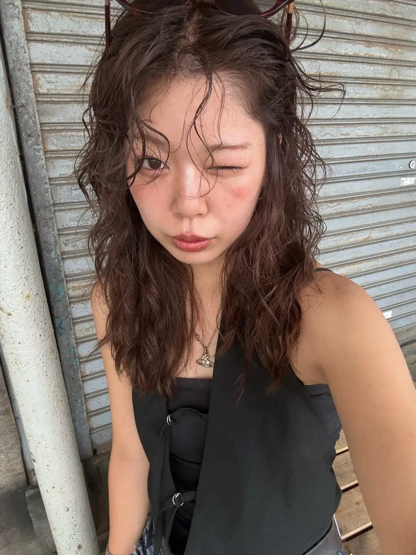 ロング ハイレイヤー レイヤーカット ロング ローレイヤー シャギー カット パーマ レイヤーカット\ウル フ　chinatsuのヘアスタイル