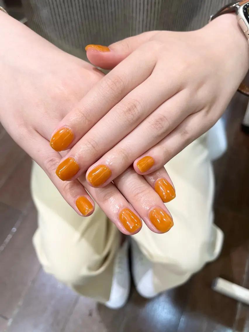 ネイル ジェルネイル 韓国ネイル ネイビー ワンカラーネイル オレンジ カットパーマ 🌀あさみのヘアスタイル