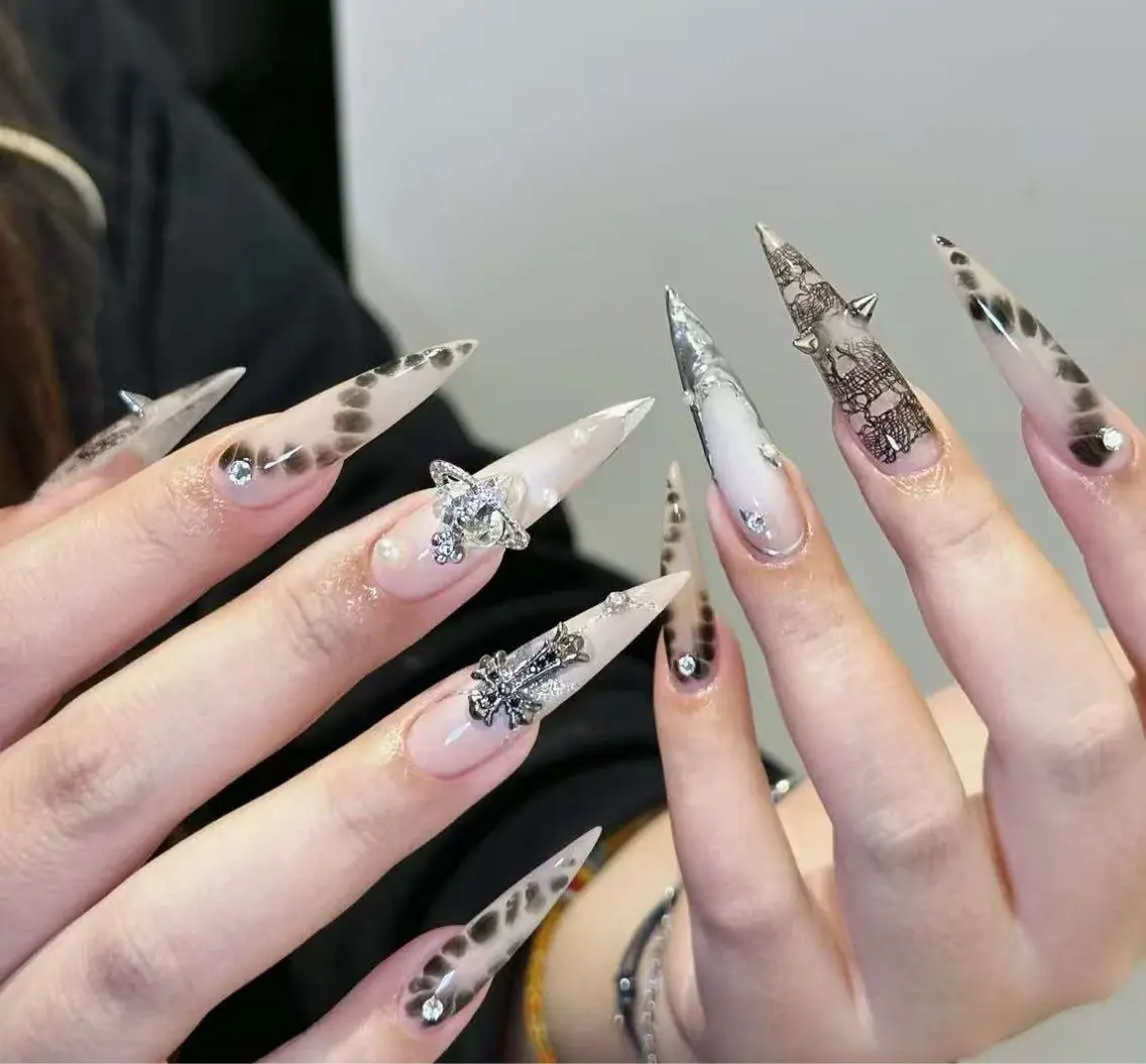 ネイル オーロラネイル フラワーネイル フットネイル フレンチネイル ジェルネイル ハンドネイル BabyYouMi nailのネイルデザイン