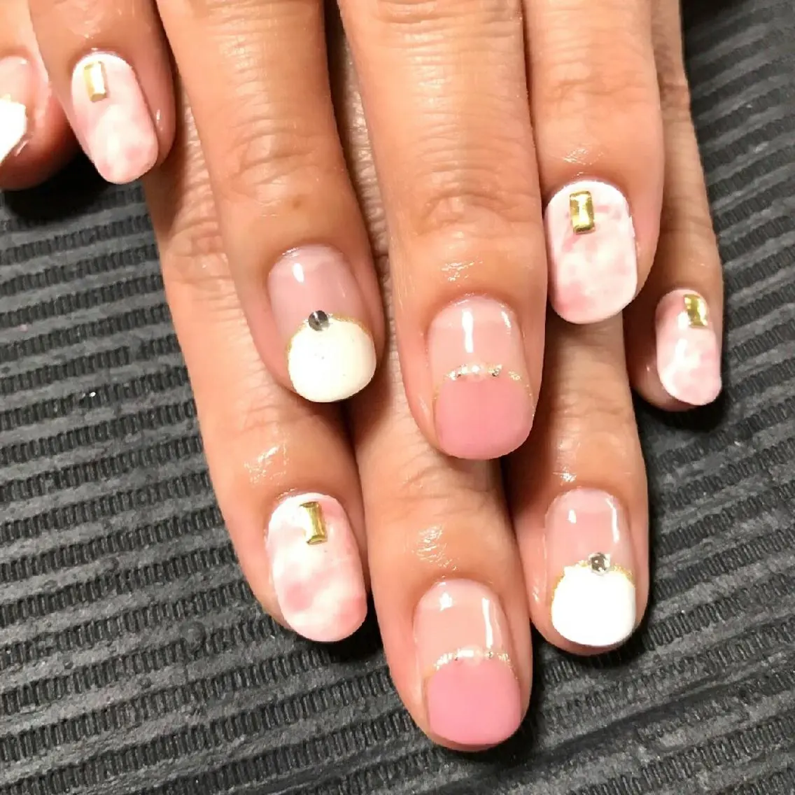 ネイル フレンチネイル モチの良さ◉ フィルインネイル♡のネイルデザイン