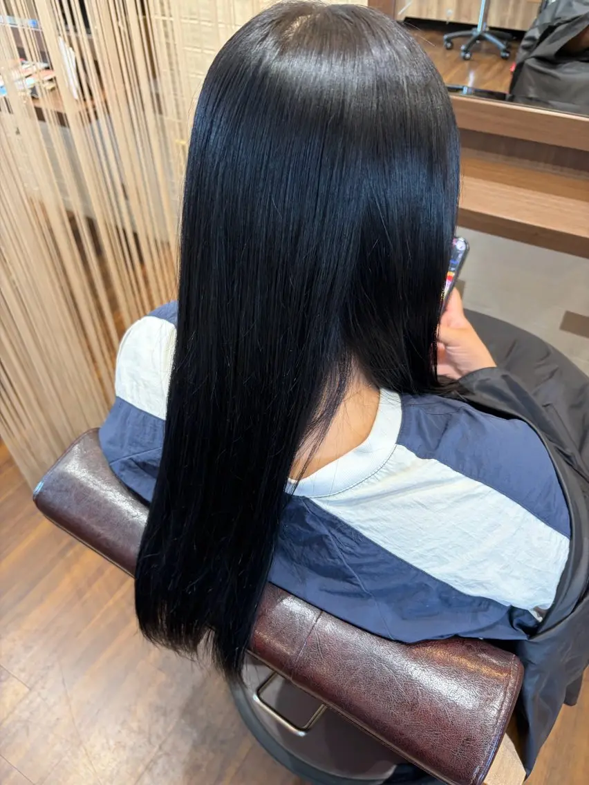 カラー 黒髪 ブルーカラー TOZONE Kanaeのヘアスタイル
