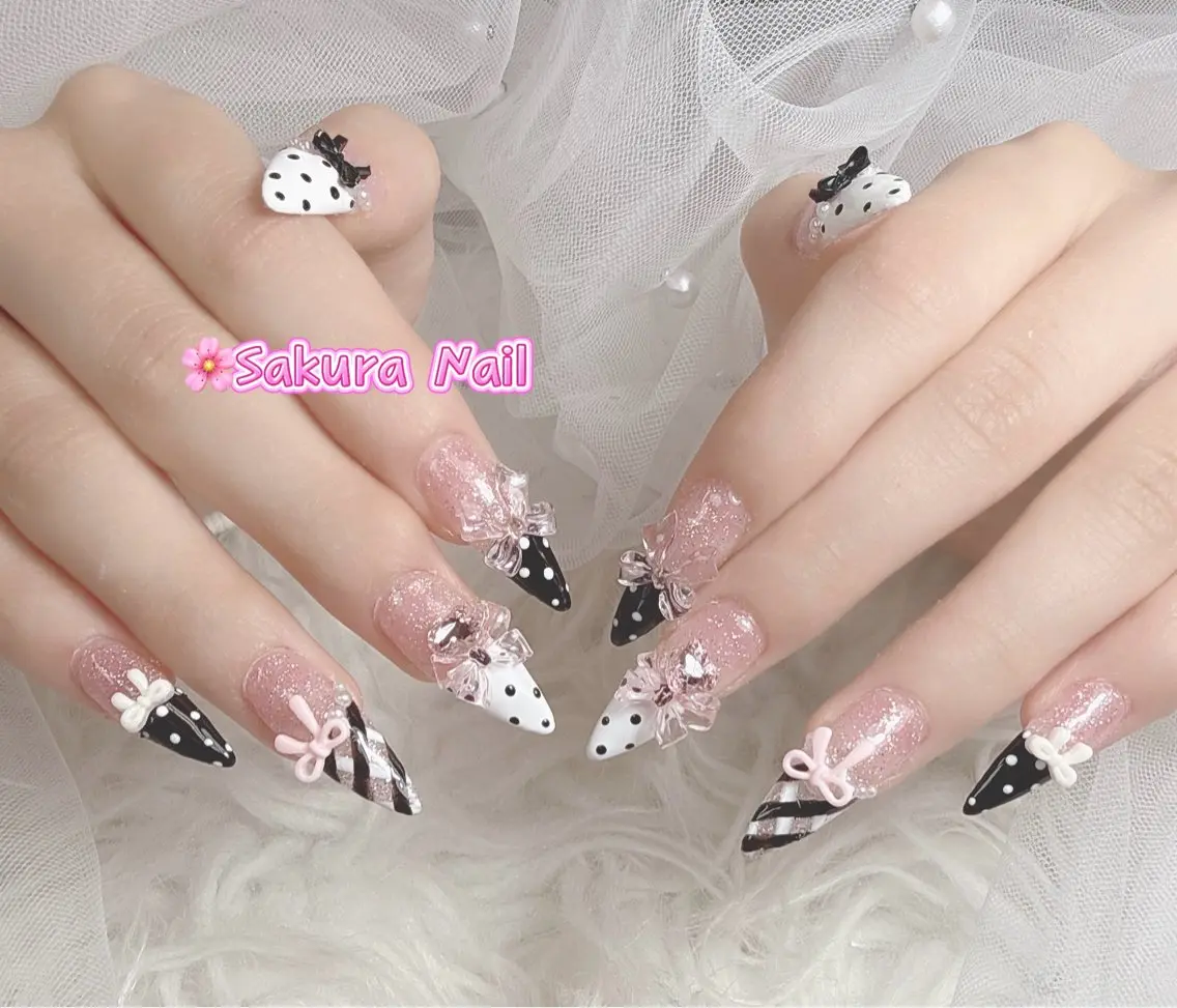 ネイル アートネイル オーロラネイル ボルドー チークネイル フレンチネイル ハンドネイル Sakura Nail Salonのネイルデザイン