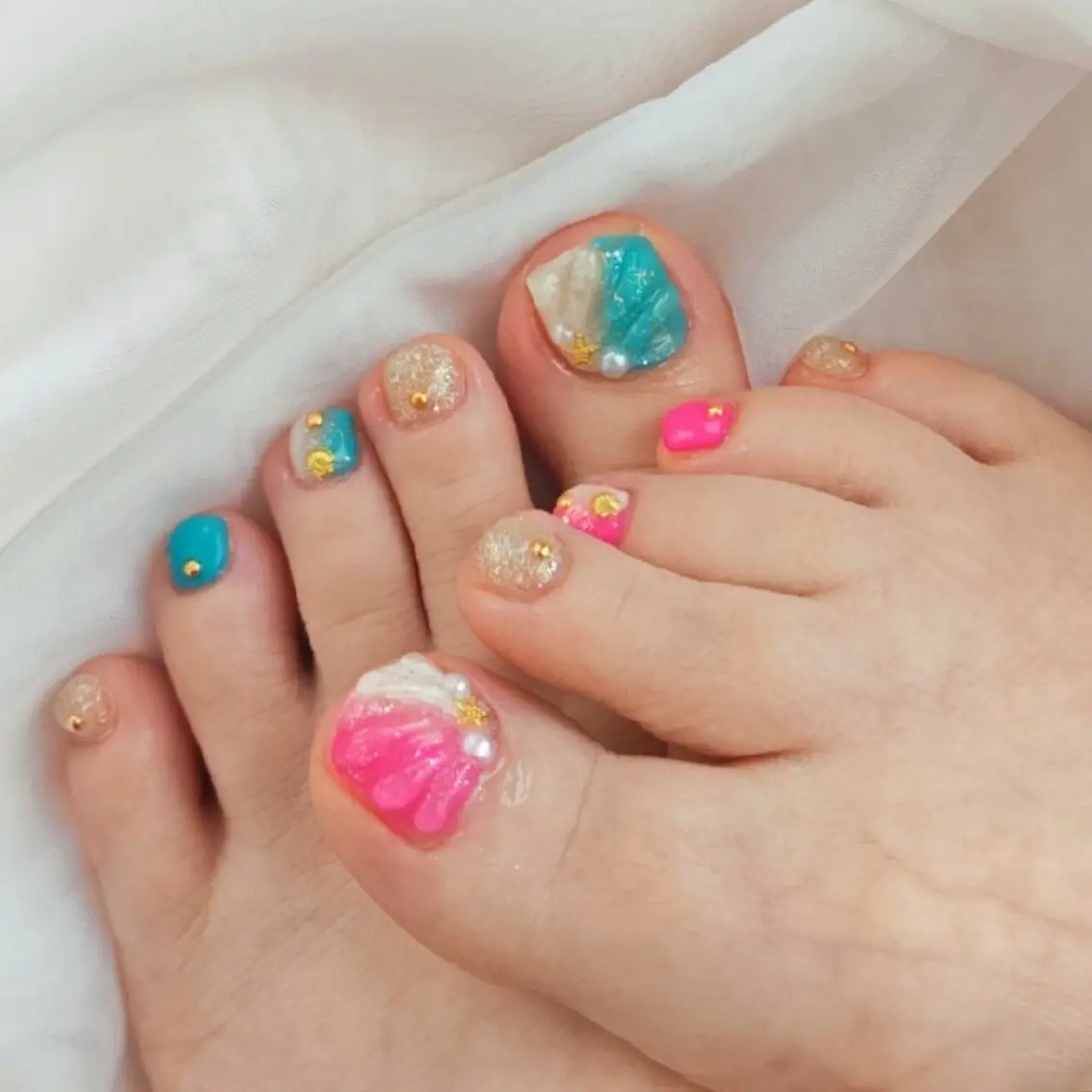 ネイル フットネイル ぷっくりネイル 夏ネイル felicita fumi🩷のネイルデザイン