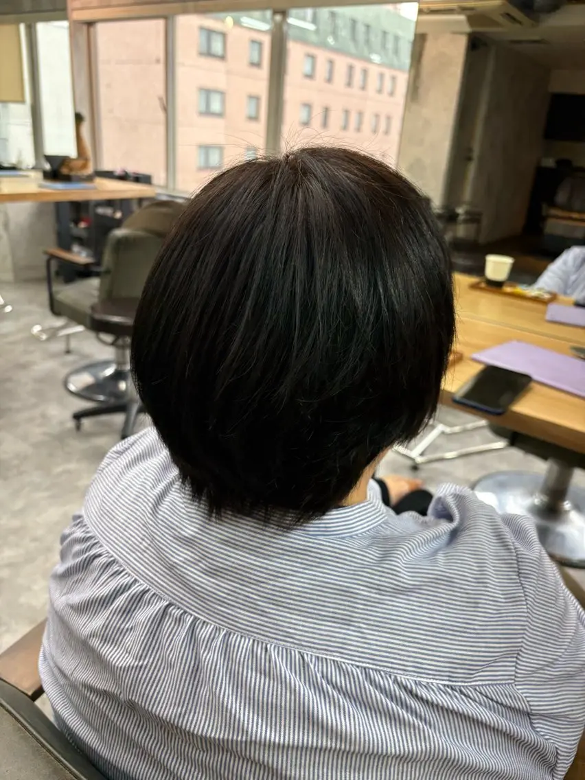 ショート ヘアカラー シモイケ ルアのヘアスタイル