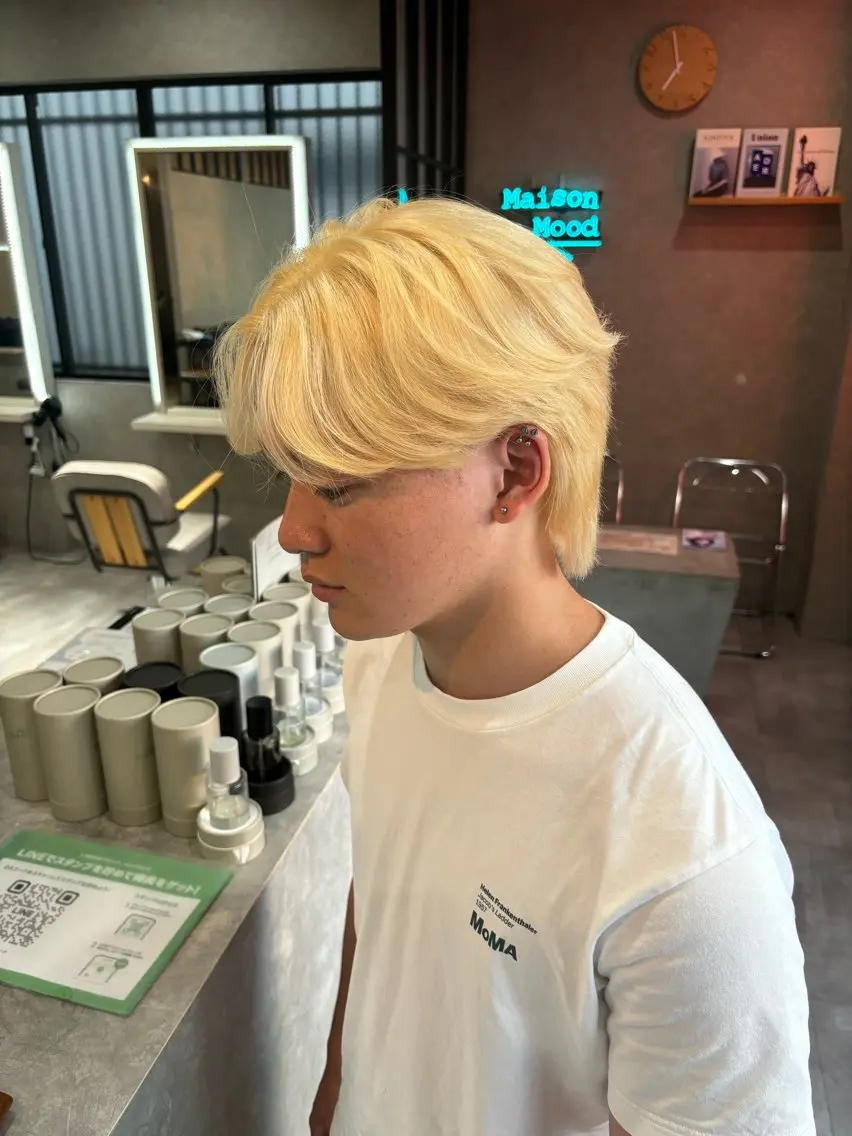 ショート メンズ センターパート メンズハイトーン マッシュウルフ マッシュ メンズパーマ カット 長谷川 湧のヘアスタイル
