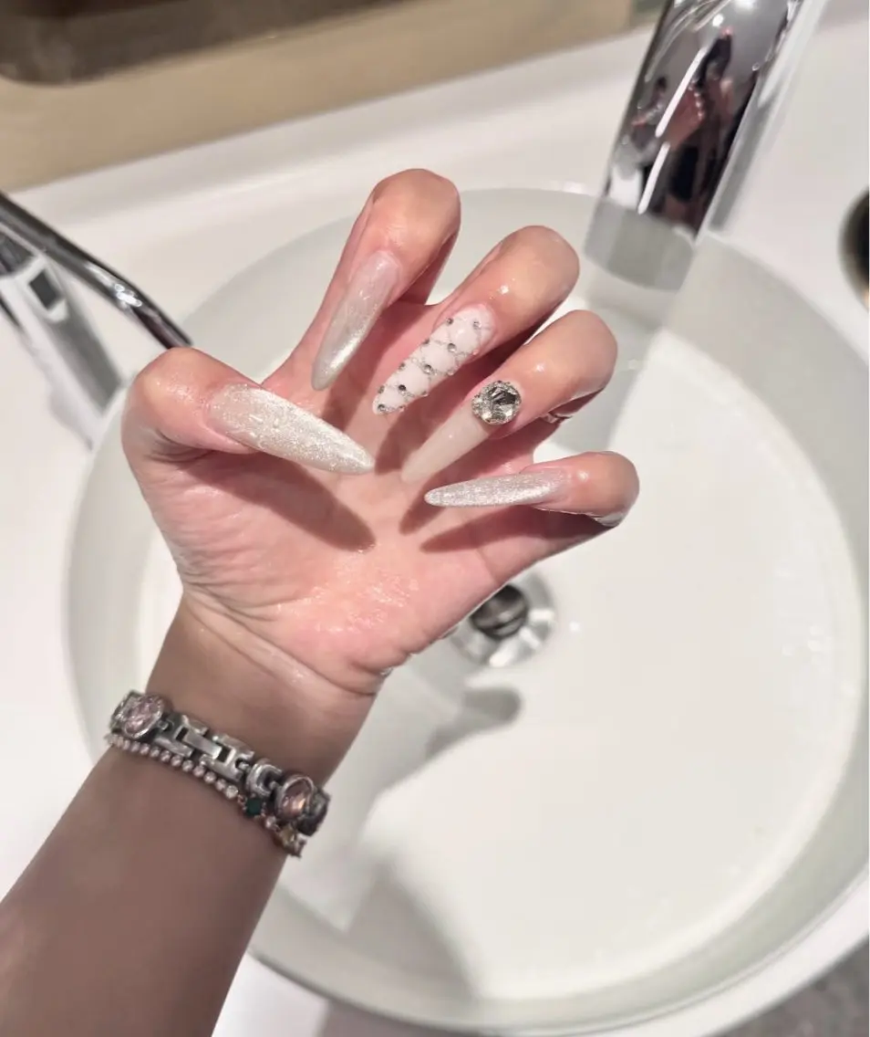 ネイル フレンチネイル キラキラネイル 韓国ネイル シンプルネイル ワンホンネイル ハンドネイル MEI Nailのネイルデザイン