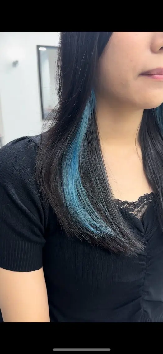 セミロング カラー ブリーチ ブルーカラー ケアブリーチ デザインカラー インナーカラー カット ヘアカラー トリートメント インナーカラー/レイ ヤーカット♡/マキシのヘアスタイル