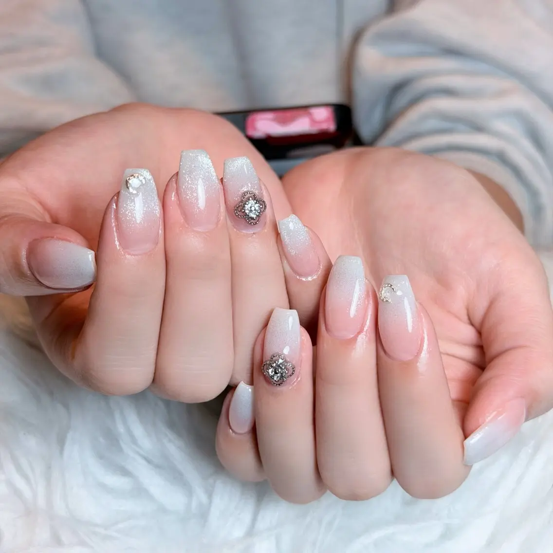 ネイル オーロラネイル ボルドー ブラウン 氷ネイル・うるうるネイル キラキラネイル ハンドネイル Julli NailStudioのネイルデザイン