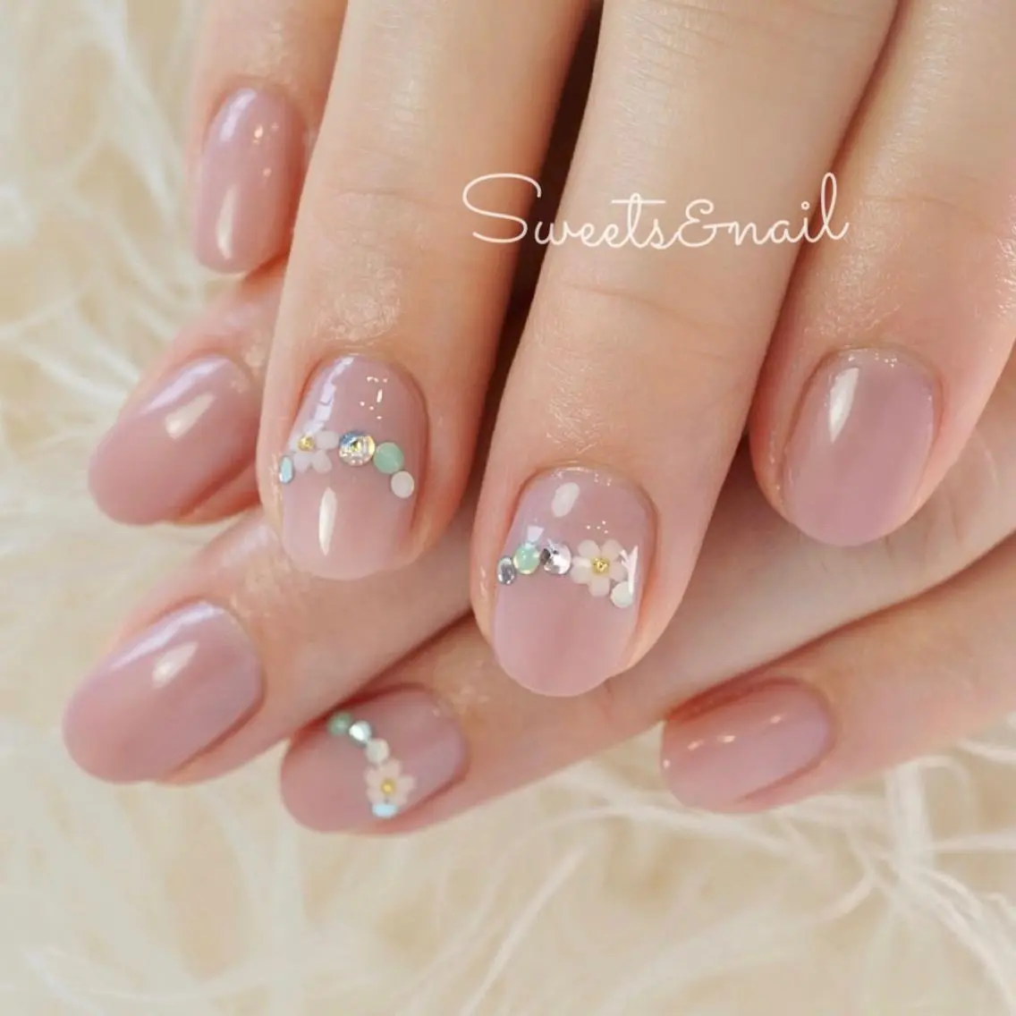 ネイル フラワーネイル ジェルネイル オフィスネイル ピンク ストーンネイル Sweets＆ nail みなこのネイルデザイン