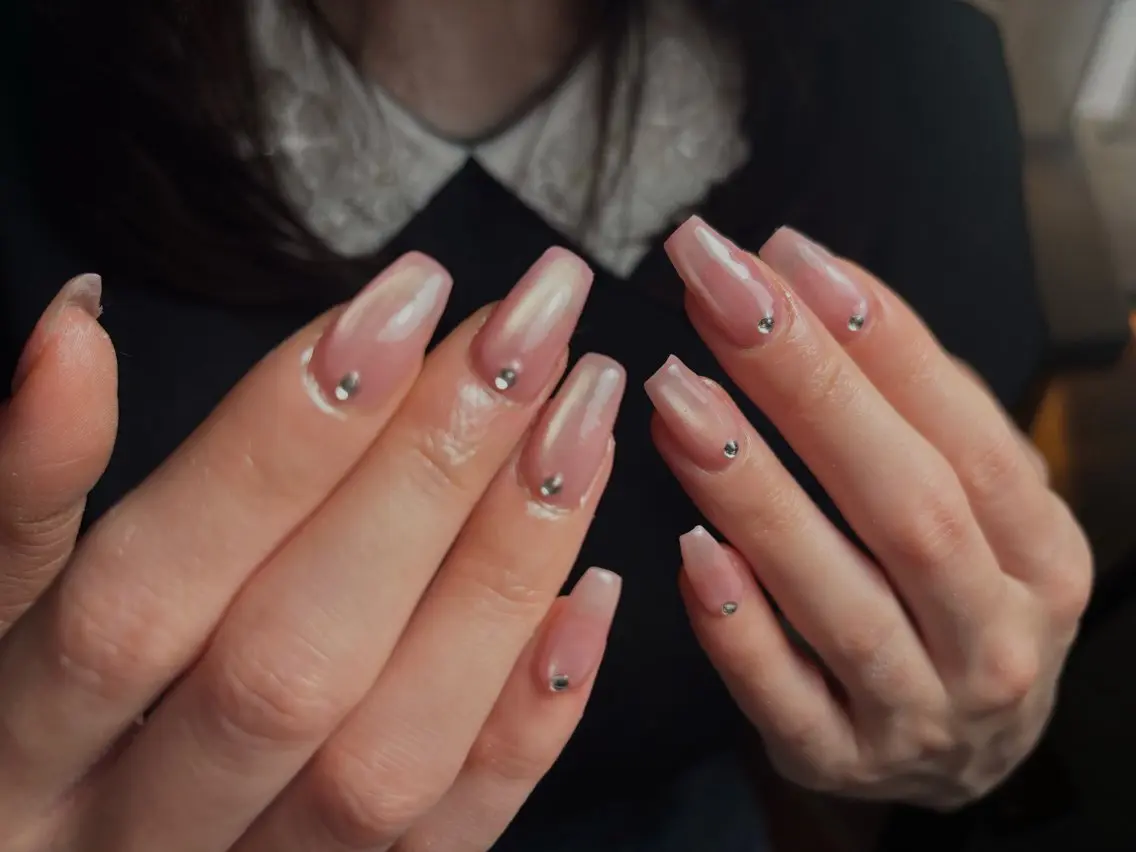 ネイル 氷ネイル・うるうるネイル オフィスネイル ワンカラーネイル ピンク シンプルネイル ハンドネイル D.d nail Rina✨のネイルデザイン
