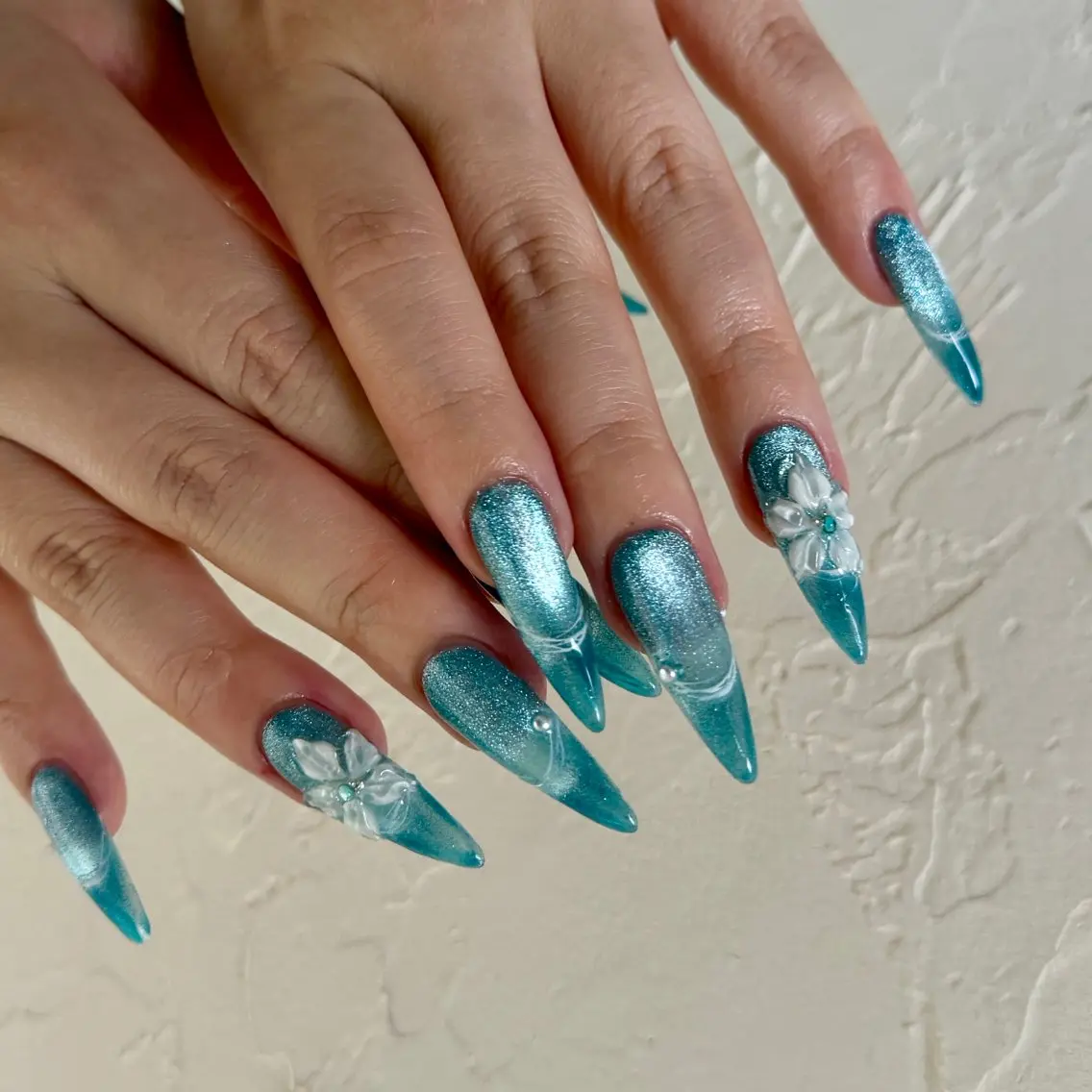 ネイル フラワーネイル 夏ネイル ハンドネイル nailstudio eviz新宿店のネイルデザイン