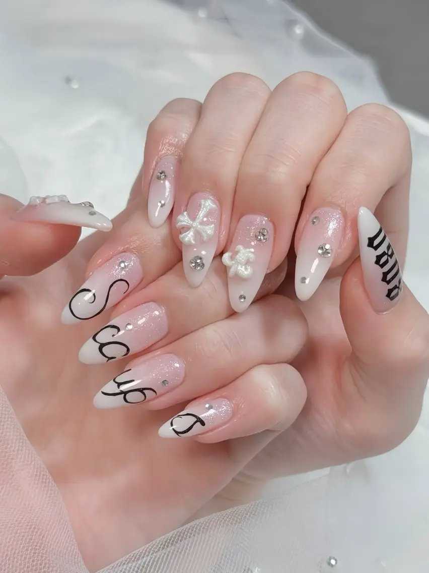 ネイル ブルー フラワーネイル キラキラネイル 韓国ネイル レース ハンドネイル Rin Nail 新大久保店のネイルデザイン