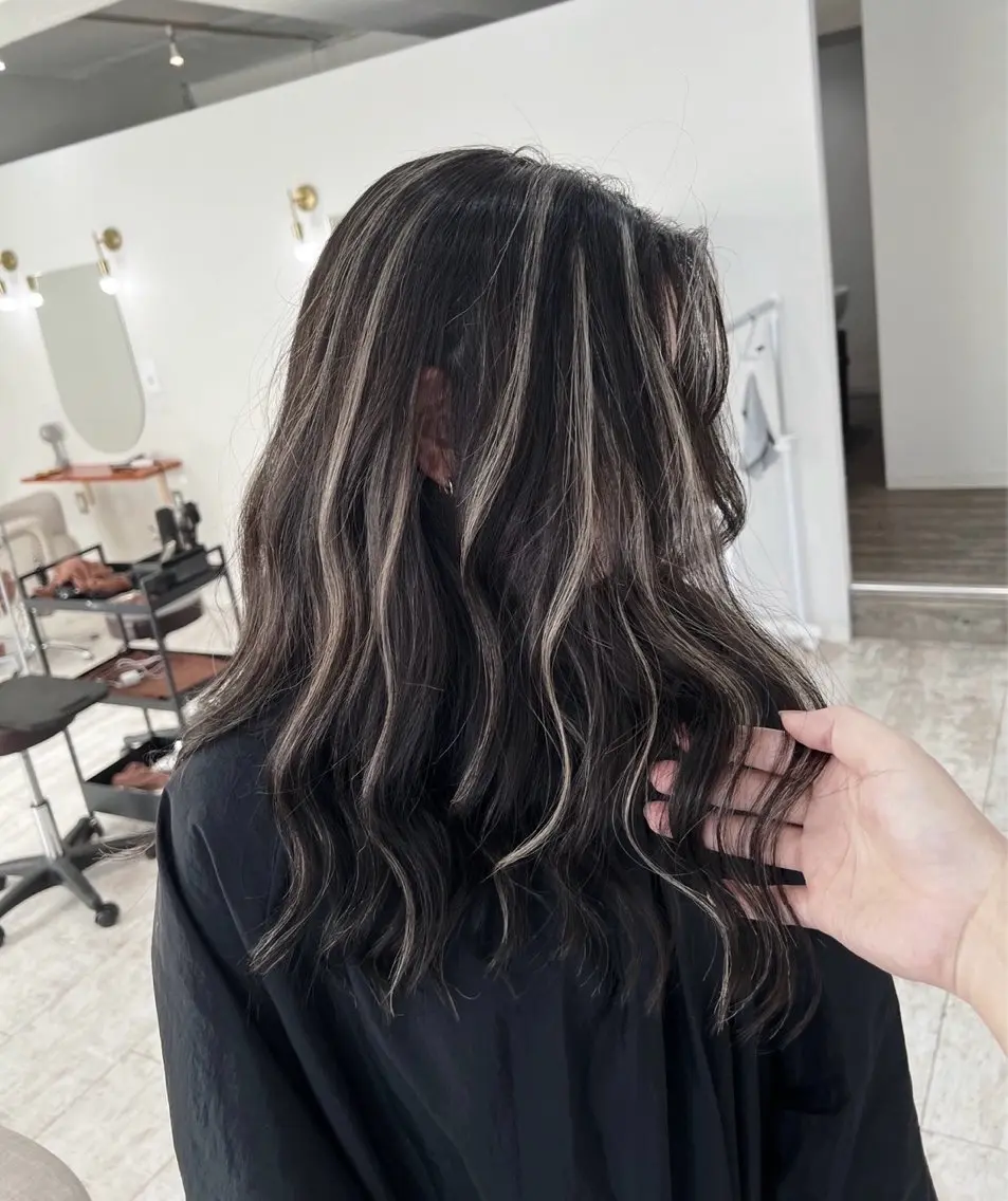 セミロング カラー ブラウンカラー ダークブラウン ハイライトカラー ハイライト 指名数No.1 /NAOYAのヘアスタイル
