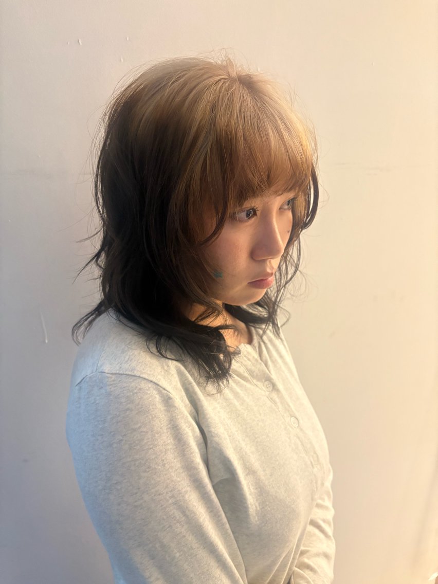ロング ヘアカラー lot Kanau レイヤーデザインのヘアスタイル