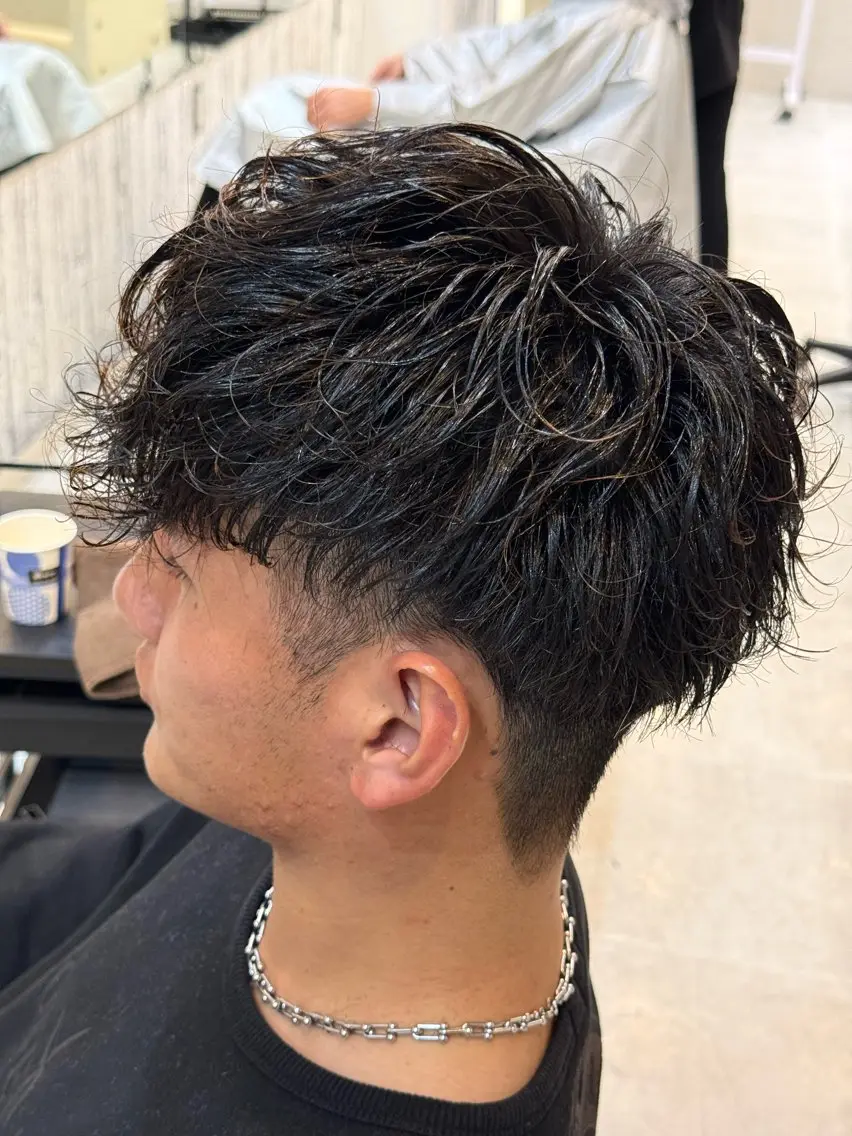 ショート パーマ メンズ メンズパーマ スペインカール レディースモデル募集 角快利のヘアスタイル