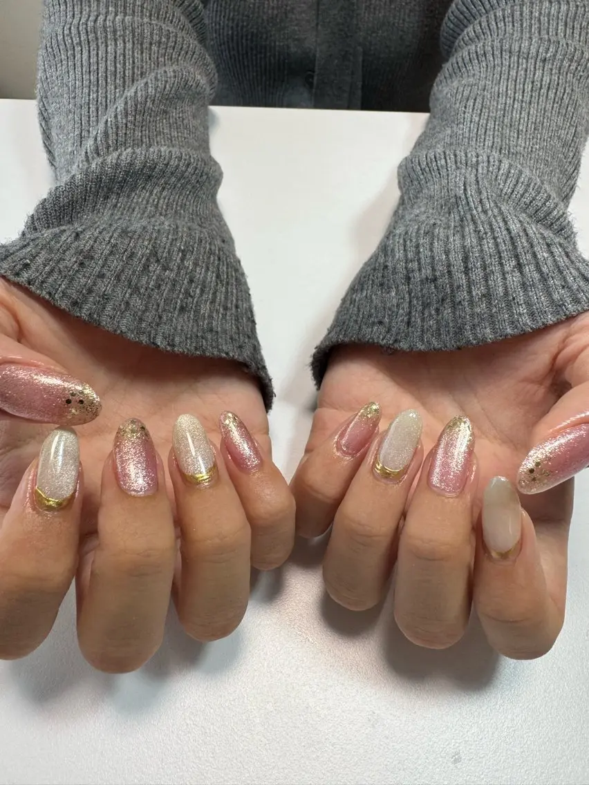ネイル ゴールド キラキラネイル マグネットネイル ニュアンスネイル ピンク ハンドネイル moharanail wakanaのネイルデザイン