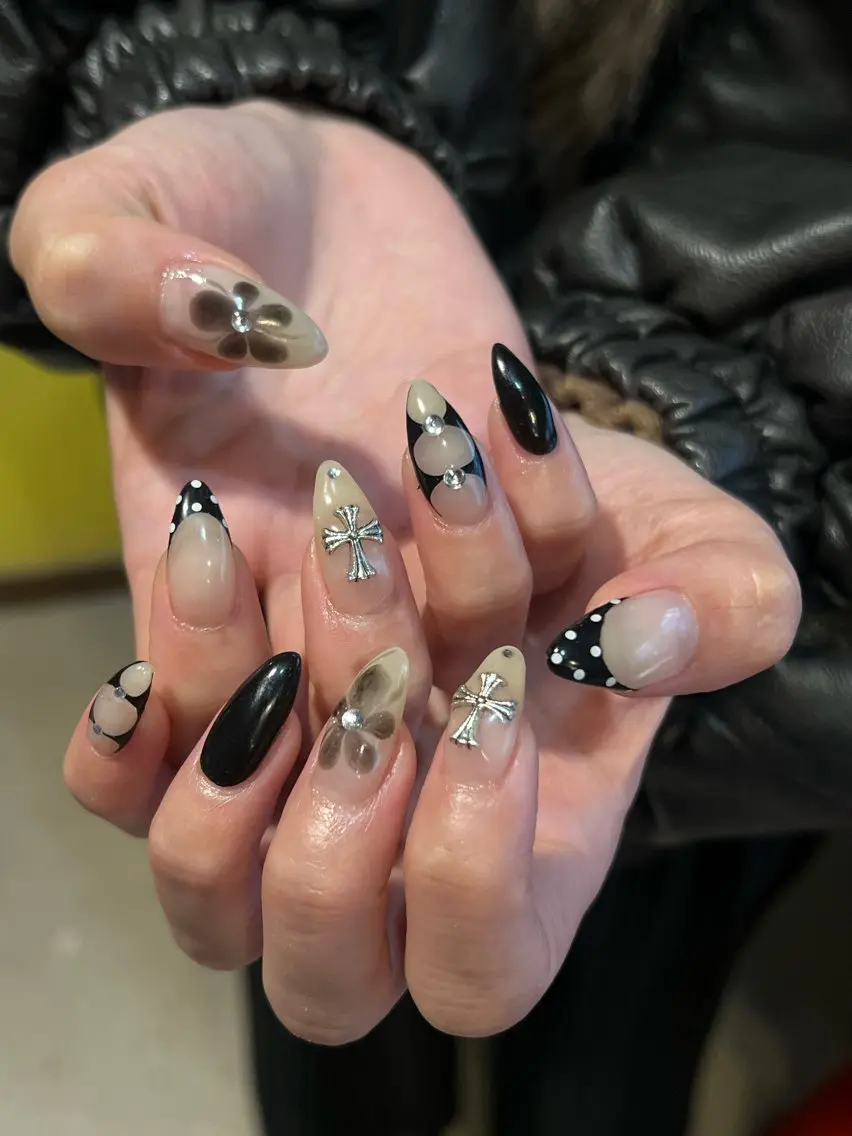 ネイル ハンドネイル Hata nail 🎀個性派ニュアンスのネイルデザイン