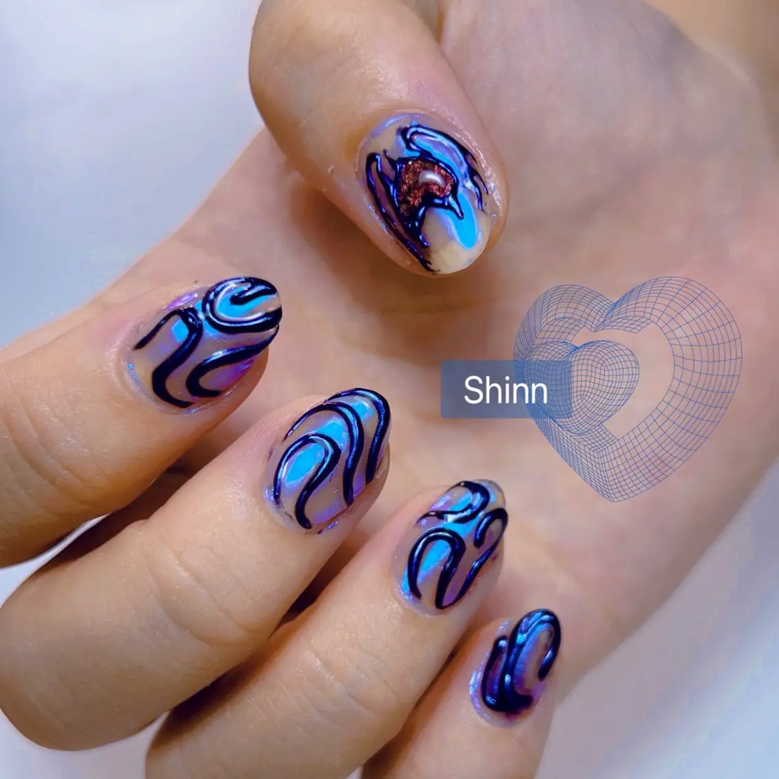 ネイル ミラーネイル ニュアンスネイル shinn / Aira⛓️のネイルデザイン