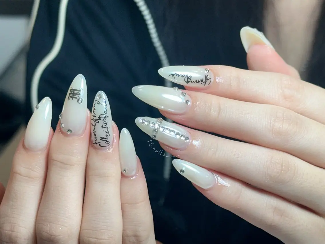 ネイル ハンドネイル フットネイル ハンドケア TS. nails___のネイルデザイン