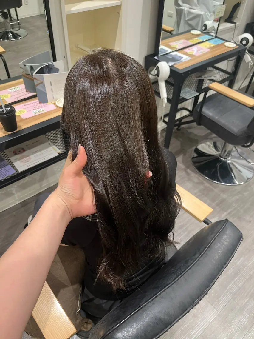 ロング カラー グレージュ オリーブグレージュ オリーブグレー ヘアカラー cocotteひな /カラーモデル🌼のヘアスタイル