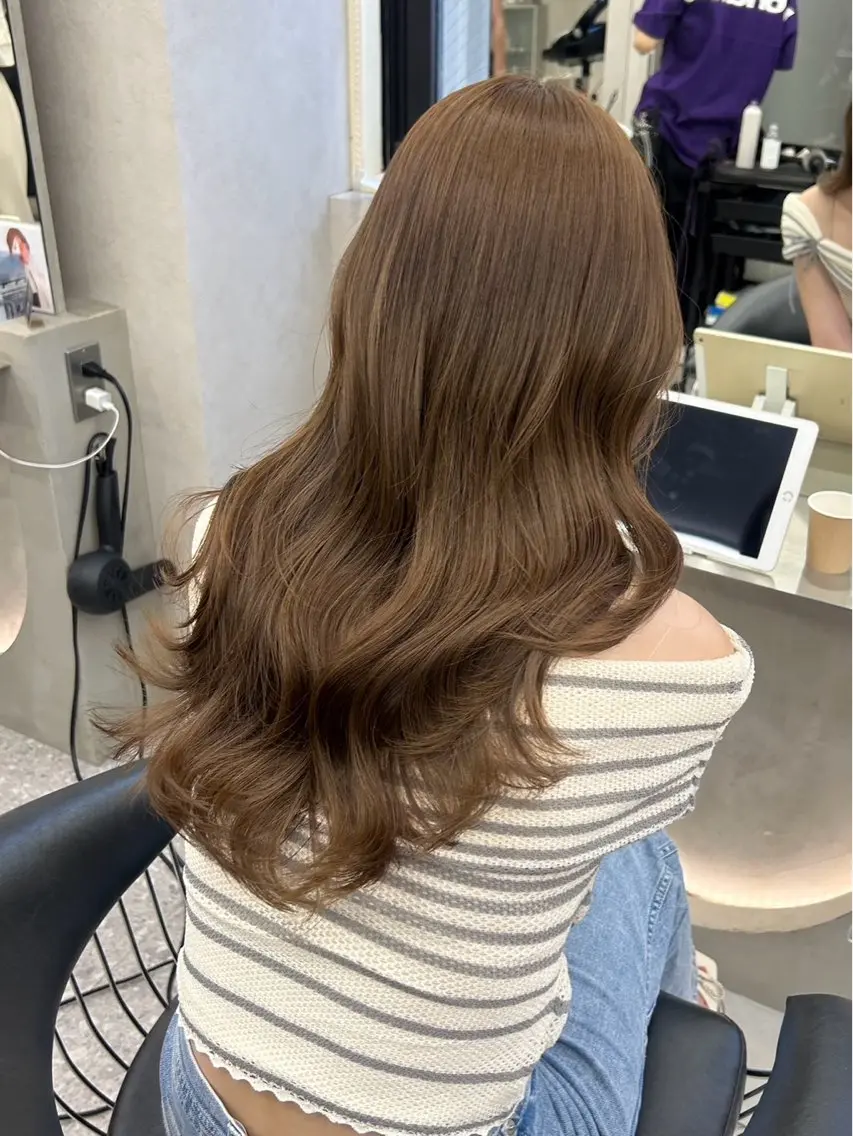 ロング 顔まわりレイヤー 顔周りカット ハイレイヤー レイヤーカット ローレイヤー カット ヘアカラー MOMOHA/ 🍑レイヤーカットのヘアスタイル