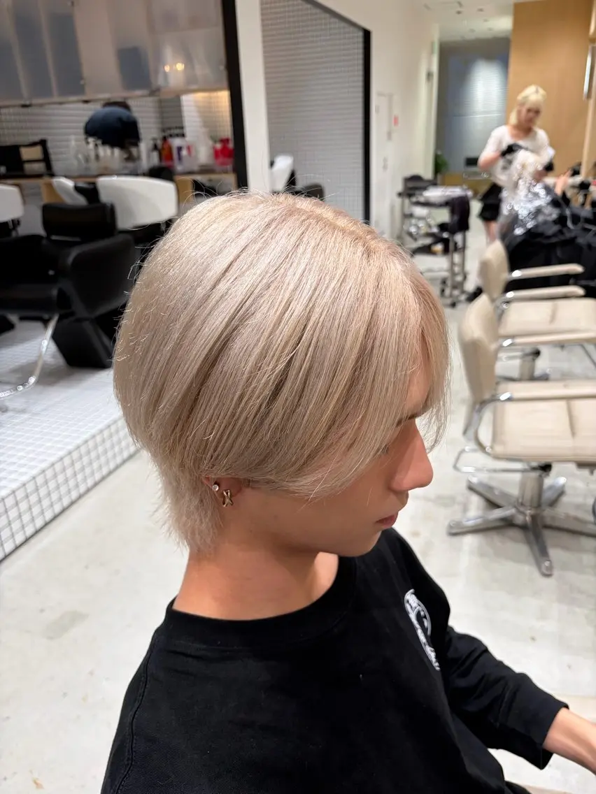 カラー メンズ メンズブリーチ ブリーチ カット ヘアカラー トリートメント ホワイトカラー☁️/ Yuya/ブリーチのヘアスタイル