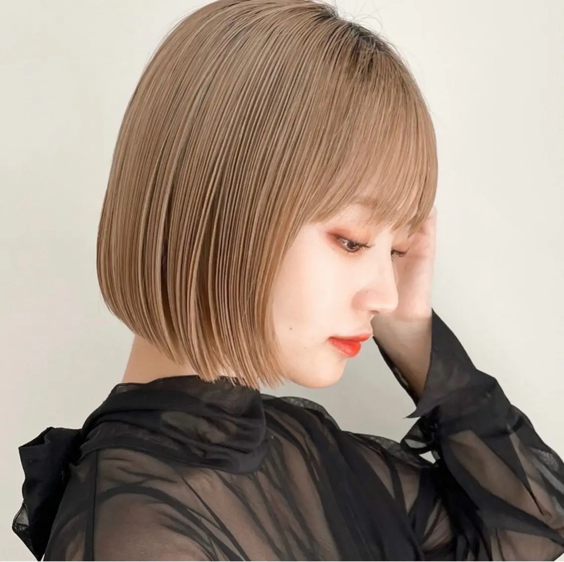 ミディアム ボブ 手塚 菜々美のヘアスタイル