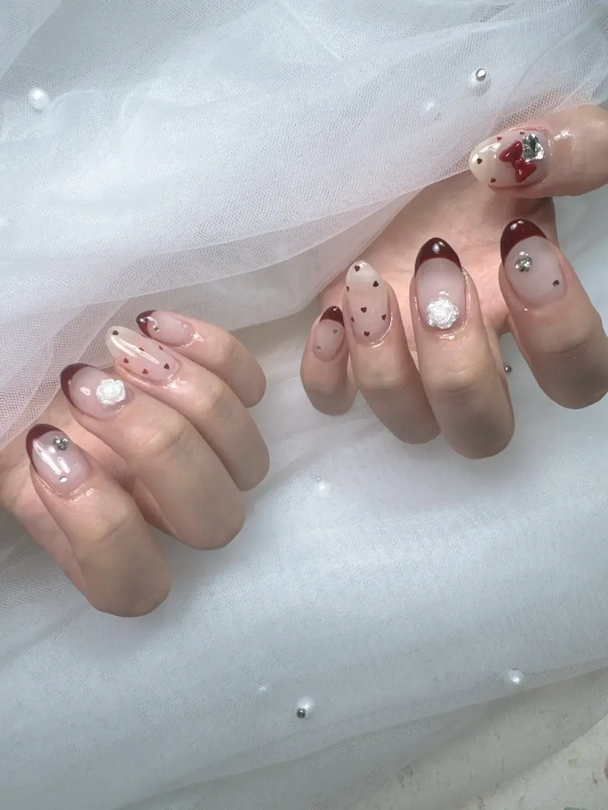 ネイル フットネイル フレンチネイル ガラスフレンチ キラキラネイル 韓国ネイル フットネイル Queeens nailのネイルデザイン