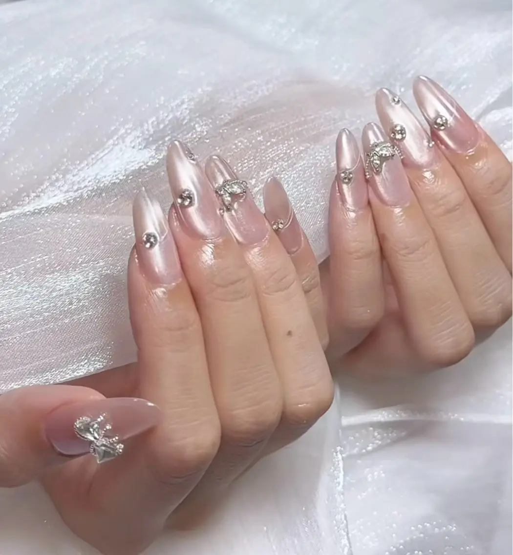 ネイル チークネイル フレンチネイル グラデーション キラキラネイル 韓国ネイル ハンドネイル Minette nailHuongのネイルデザイン