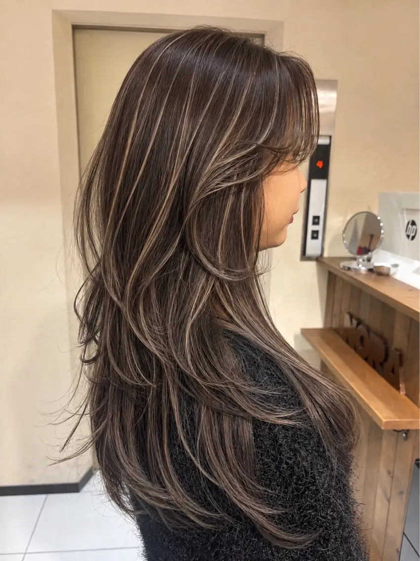 ロング 外国人風カラー ハイライト レイヤーカット 🌺海外風ハイライト 🌺カマタ アンナのヘアスタイル