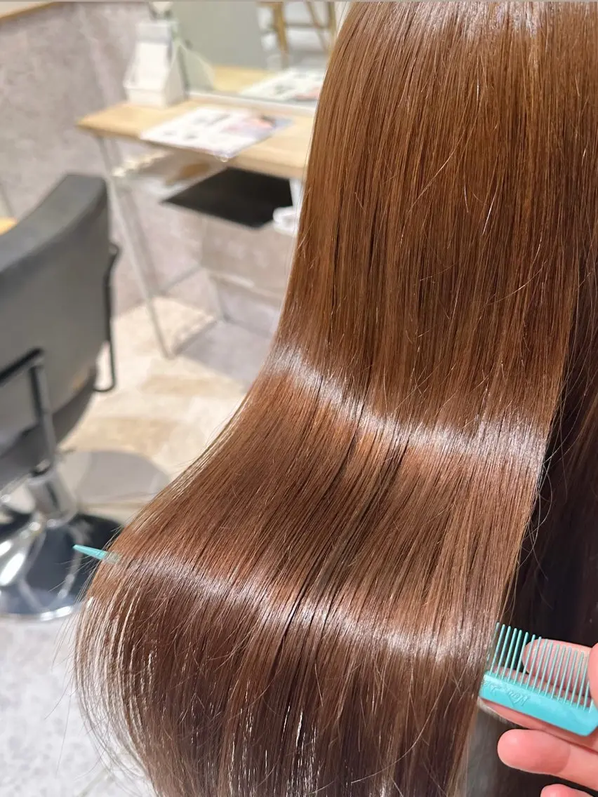 ロング 顔周りカット ハイライト 髪質改善 韓国風ヘア 縮毛矯正 ヘアカラー 透明感/艶カラー 🫧 ユイナのヘアスタイル