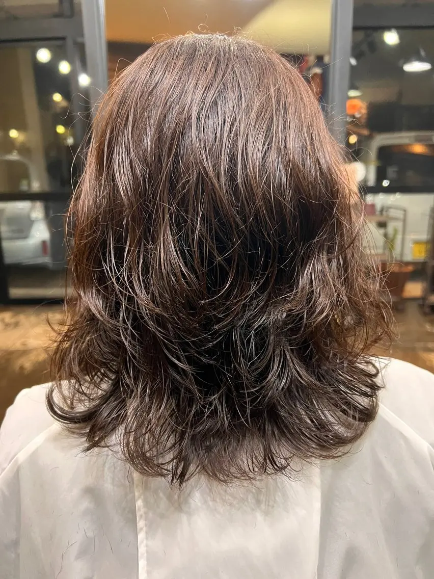 ミディアム waratic 久場のヘアスタイル