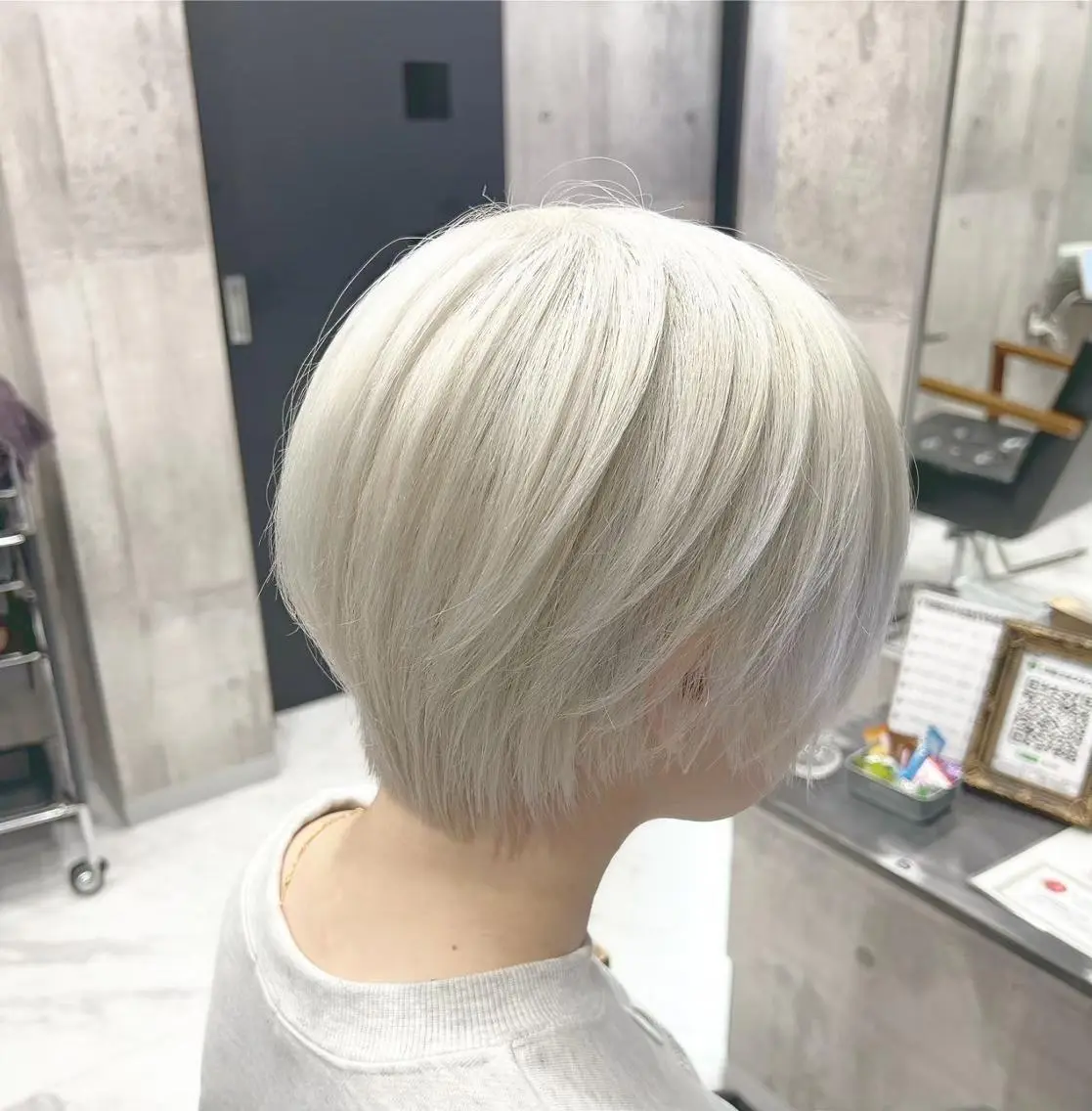 セミロング 🌈ハイトーンカラー /艶カラー🌈たくやのヘアスタイル