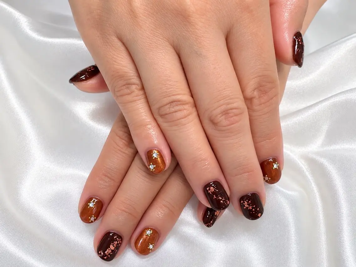 ネイル ブラウン ゴールド VI NAILのネイルデザイン