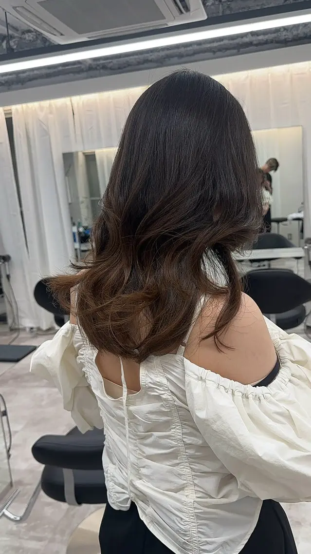 ロング レイヤーカット 韓国ヘア/ハイトー ン/レイヤーカットのヘアスタイル