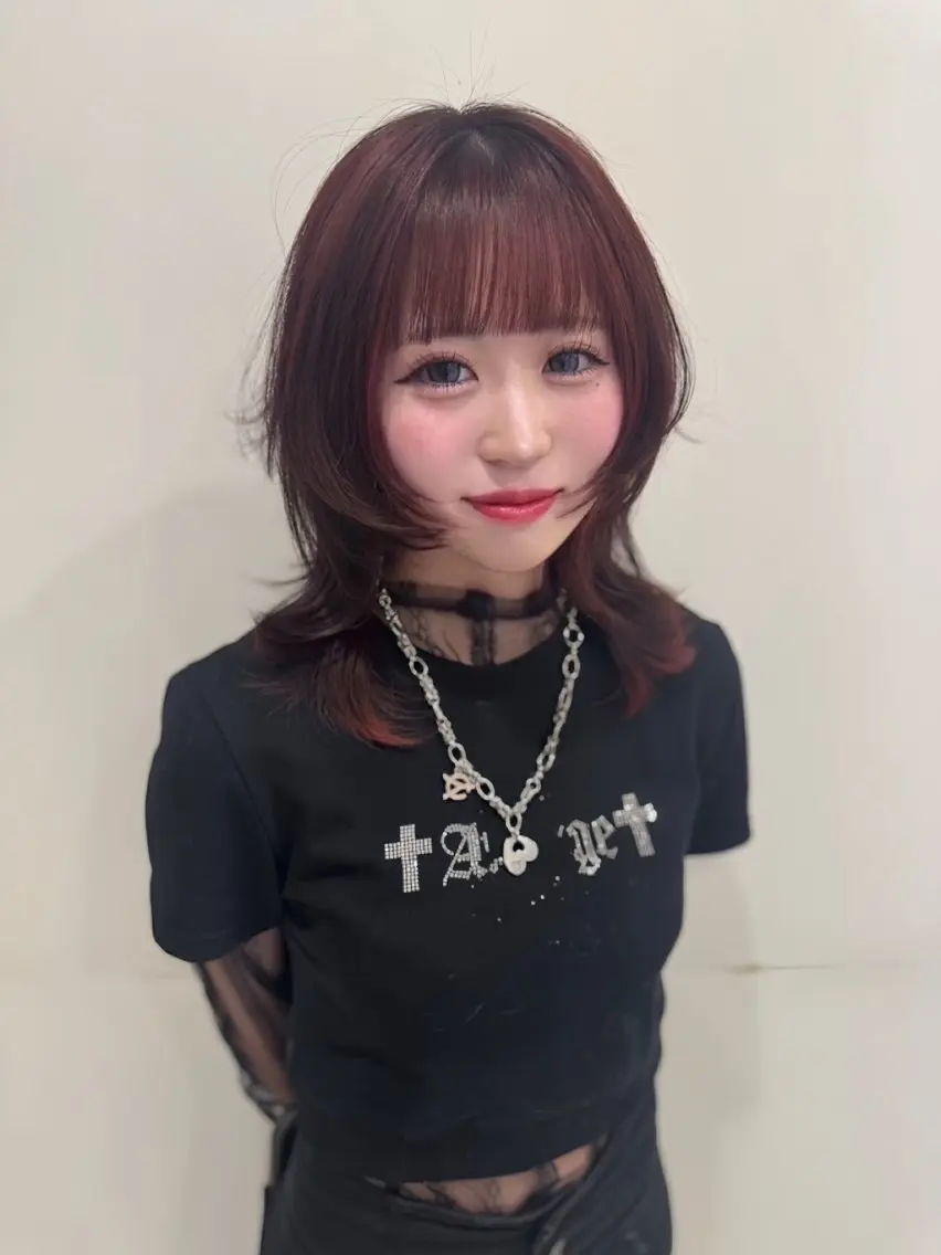 ミディアム カラー ヘアアレンジ カット ヘアカラー トリートメント ヘッドスパ ヘアセット 韓国レイヤーカット /韓国トレンドカラーのヘアスタイル