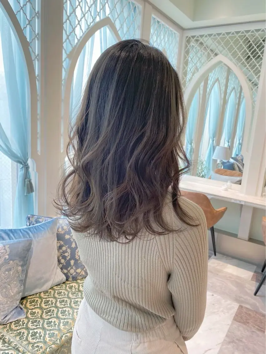 ミディアム カラー ベージュカラー 黒髪 ブリーチ ブルーカラー ブルーブラック カット ヘアカラー トリートメント 木屋元一/透明感 /前髪/レイヤーのヘアスタイル