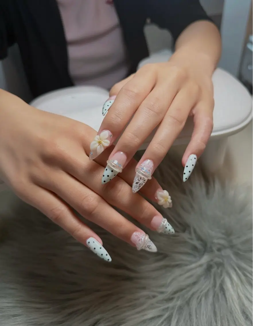 ネイル フットネイル Kitty nail /Mia🍋のネイルデザイン