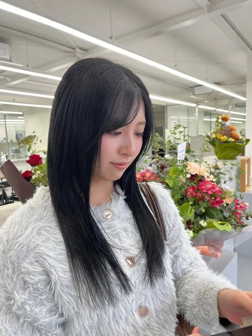 セミロング カラー 山田 望生のヘアスタイル