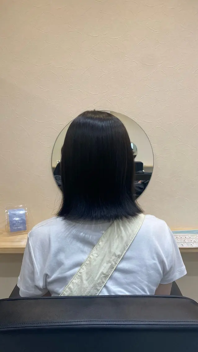 ショート カラー 黒髪 ブリーチ ブルーカラー ブルーブラック 透明感カラー レイヤー/顔周り 透明感カラー🥂のヘアスタイル
