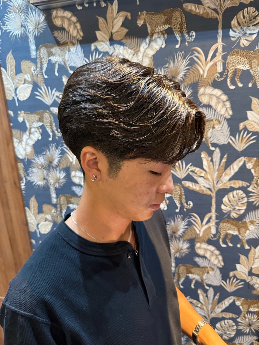 ミディアム メンズ ミディアムパーマ フェザーパーマ メンズパーマ 田中 叶夢のヘアスタイル