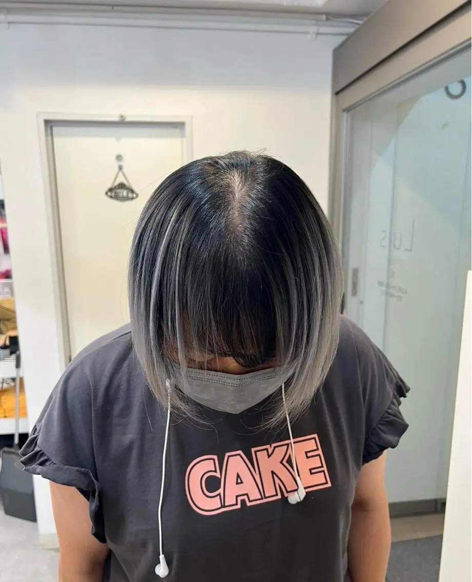 ショート カラー バレイヤージュ シルバー ホワイトシルバー レイヤーカット 指名数No.1 /NAOYAのヘアスタイル