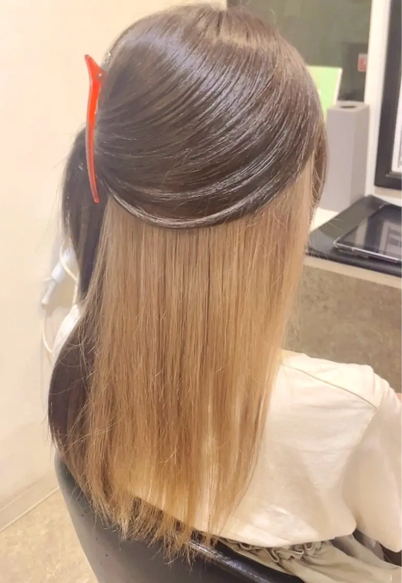 ロング カラー ヘアカラー 伊藤 芹華のヘアスタイル