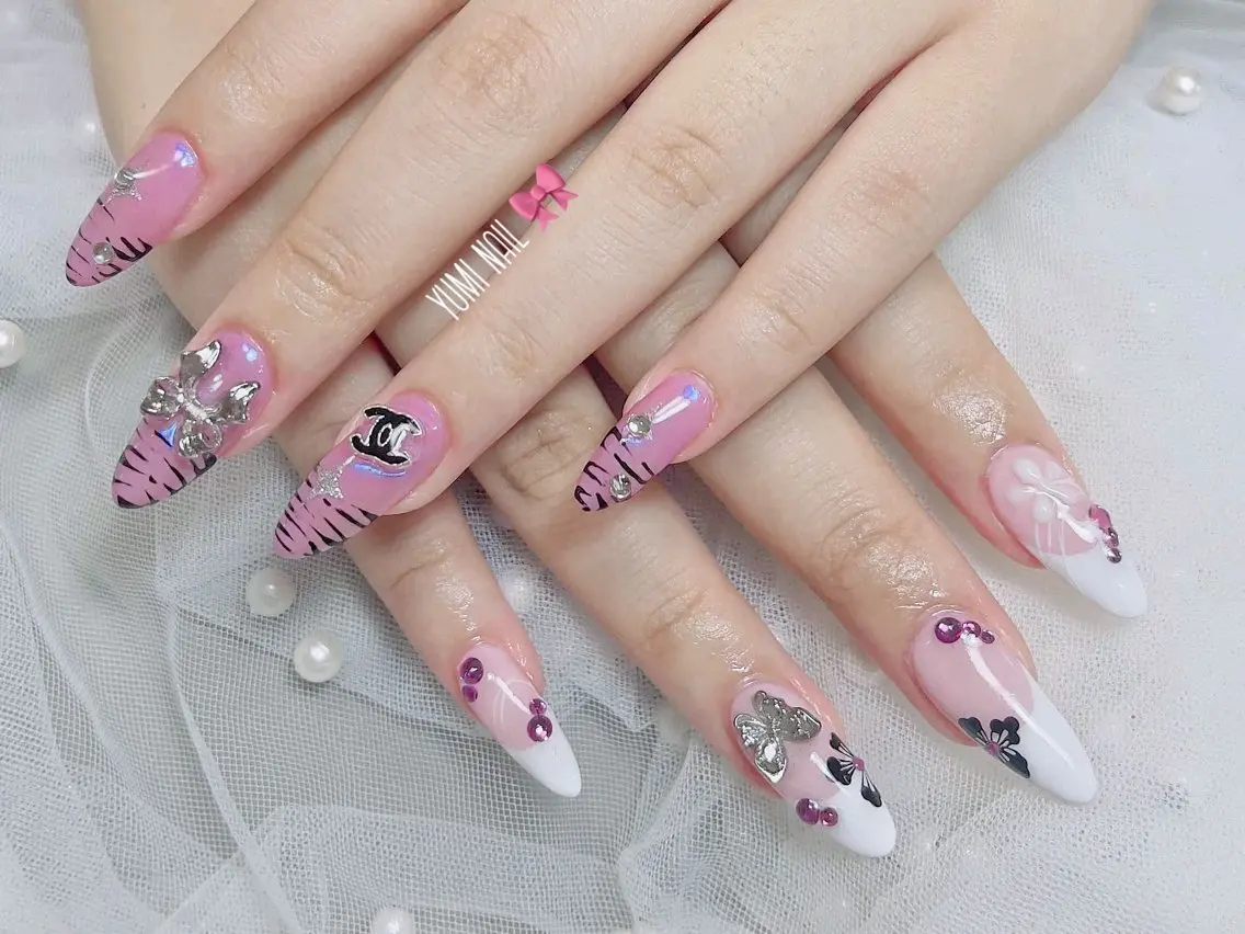 ネイル ハンドネイル 𝐲𝐮𝐦𝐢🎀 長さ出しデザイン専門のネイルデザイン