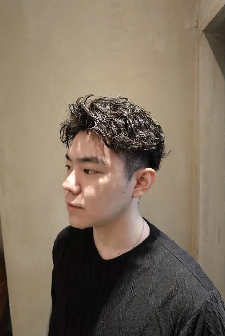 パーマ メンズ メンズパーマ スペインカール ニュアンスパーマ カット パーマ シャドウ/フェザー/ パーマ/新宿/和真のヘアスタイル