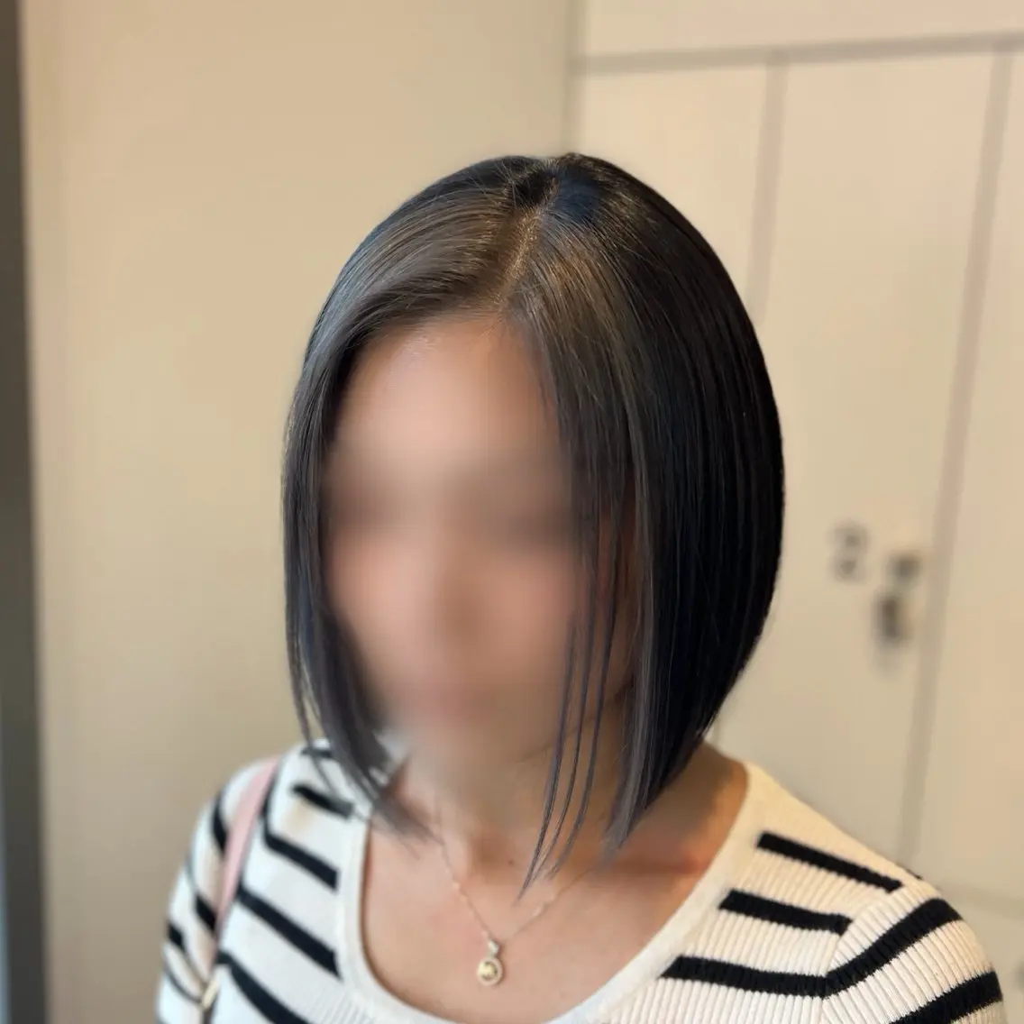 ショート カラー 黒髪 ブルーカラー ブルーブラック グレージュ Dia ‎ アキヨシ ミユのヘアスタイル
