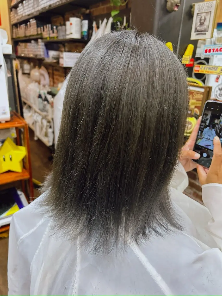 セミロング カラー ブリーチ ブリーチなしカラー くせ毛 トリートメント 🌴 NALUスタイ リストおKIKU🏄のヘアスタイル