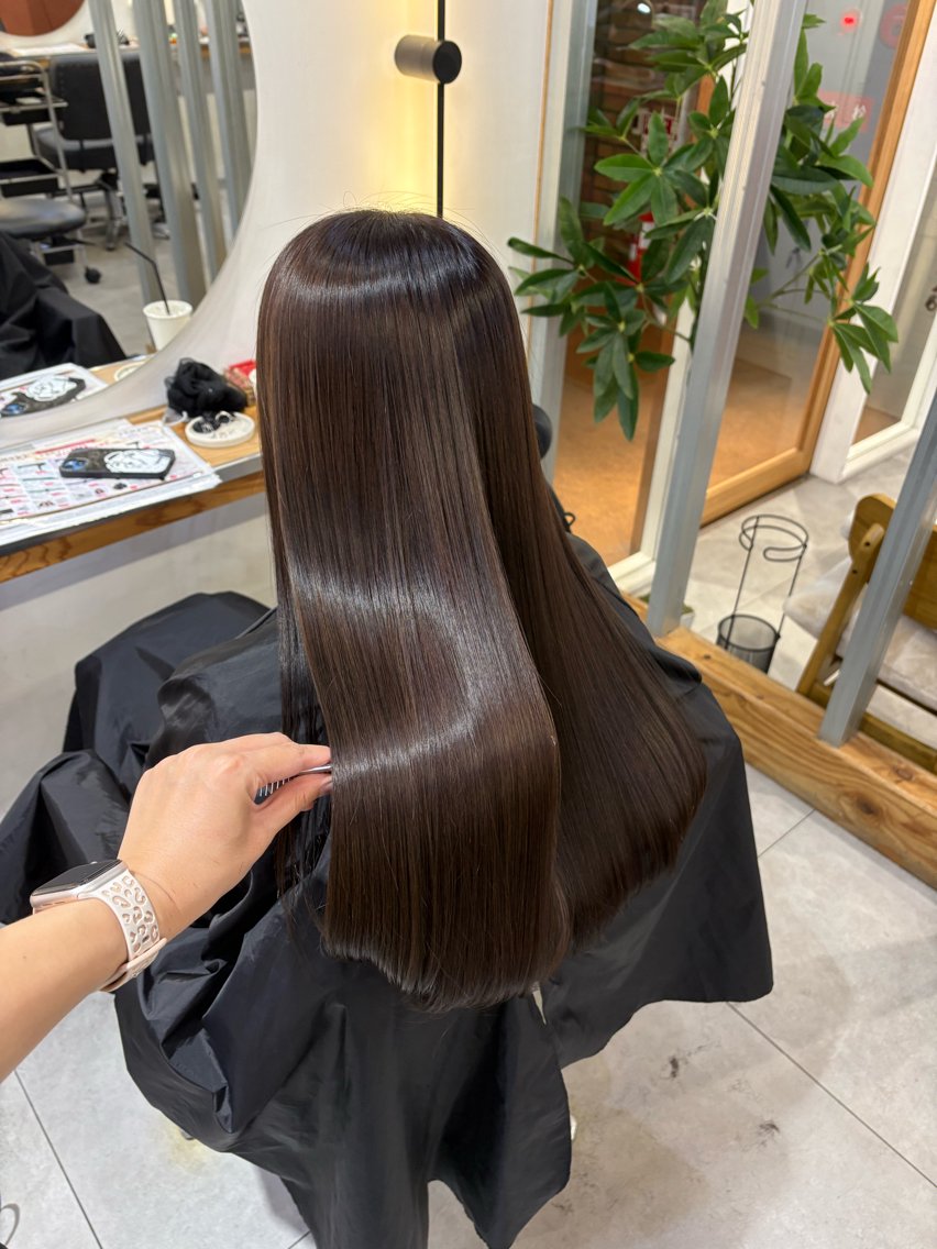 ロング 縮毛矯正 吉野 百々恵のヘアスタイル