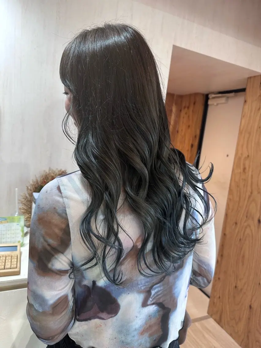 ロング カラー 伊藤 友香のヘアスタイル